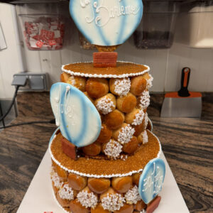 pièce montée en forme de gateau